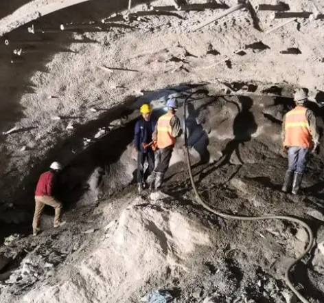 临清隧道拱顶带模注浆料，微膨胀注浆料的特点及施工工艺